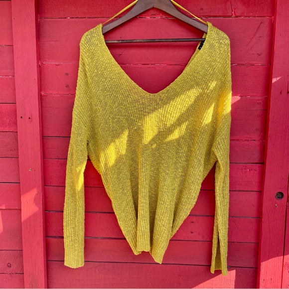 Moon & Madison turmeric twist knot back open knit long sleeve sweater - Picture 1 of 11